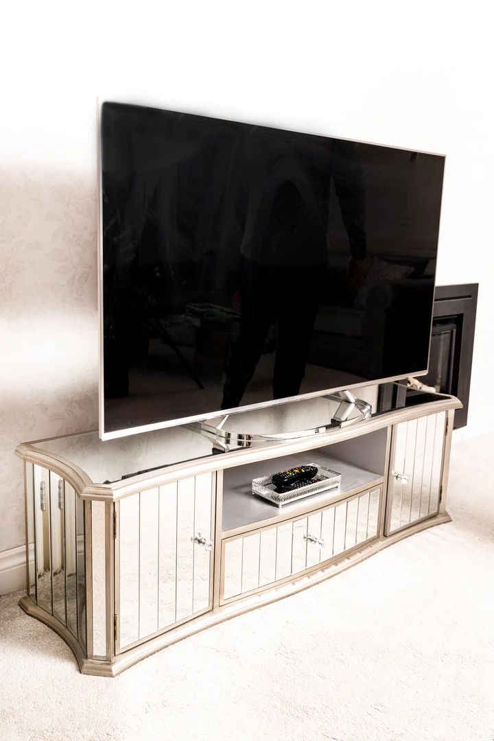 Venetian TV Unit